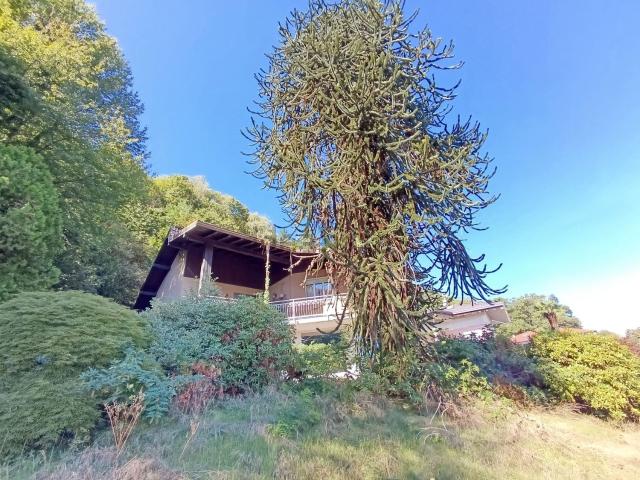 Case e ville in vendita di 357 m² in Via Monte Rosa