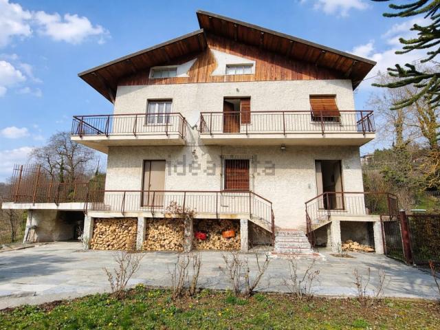 Case e ville in vendita di 357 m² in Località San Aronne, 54