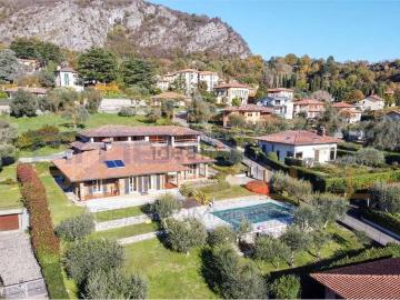 Case e ville in vendita di 358 m² in Via delle Mele