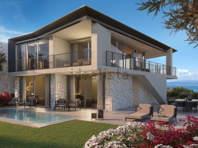 Case e ville in vendita di 358 m² in Via Foreste, 1