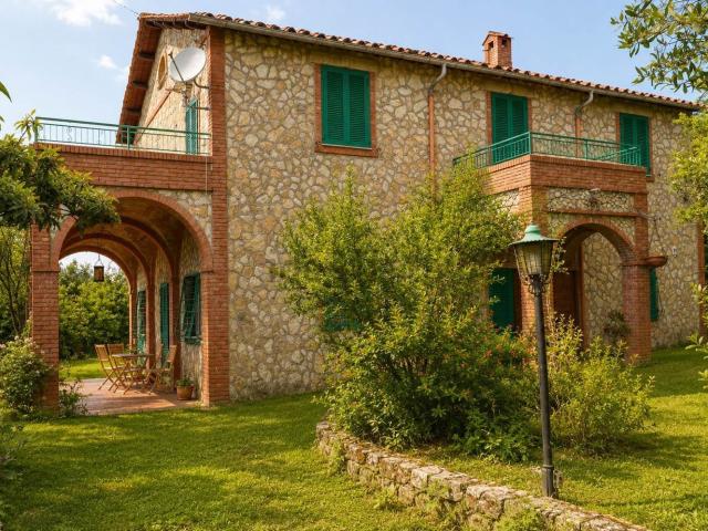 Case e ville in vendita di 358 m² in Via Finocchieto, 48