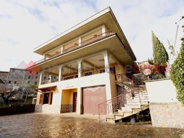 Case e ville in vendita di 358 m² in Via Santa Maria De Mattias, 54