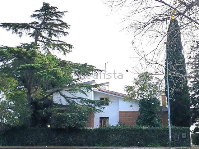 Case e ville in vendita di 359 m² in Via Camillo Benso Conte di Cavour, 24