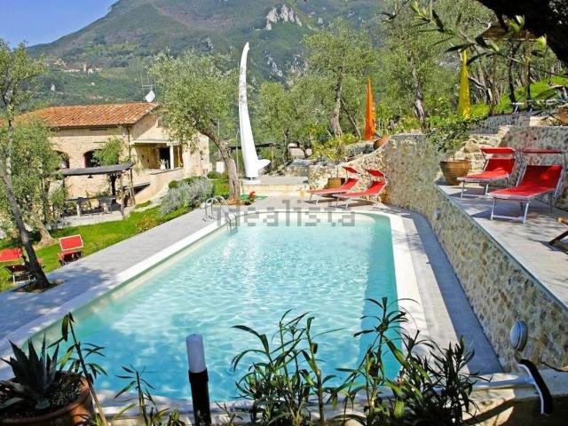 Case e ville in vendita di 360 m²