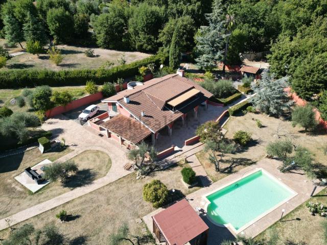 Case e ville in vendita di 360 m²
