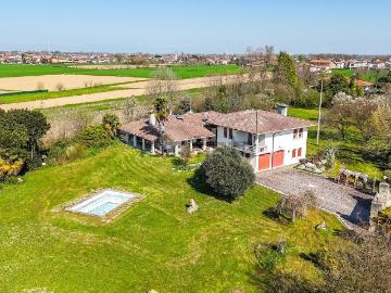 Case e ville in vendita di 360 m²