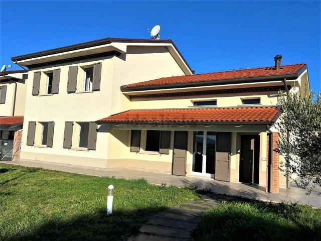 Case e ville in vendita di 360 m²