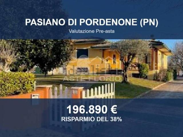 Case e ville in vendita di 360 m² in Via Codopè, 77