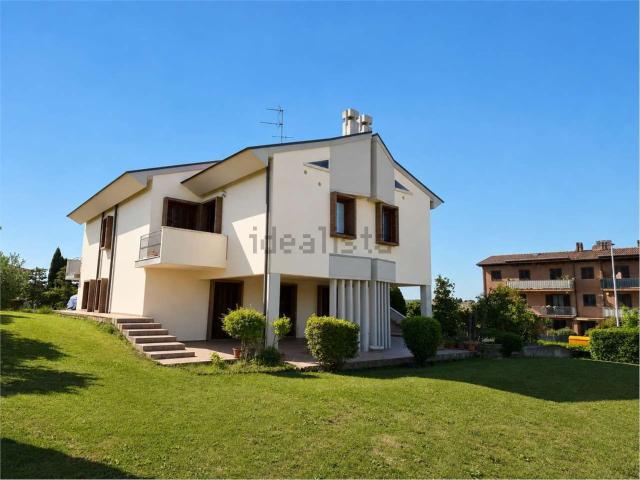 Case e ville in vendita di 360 m² in Via Collodi