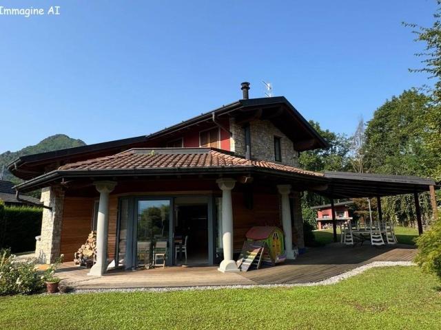 Case e ville in vendita di 360 m² in Via Aldo Moro, 10