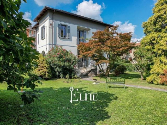 Case e ville in vendita di 360 m² in Via Andrea del Sarto, 3
