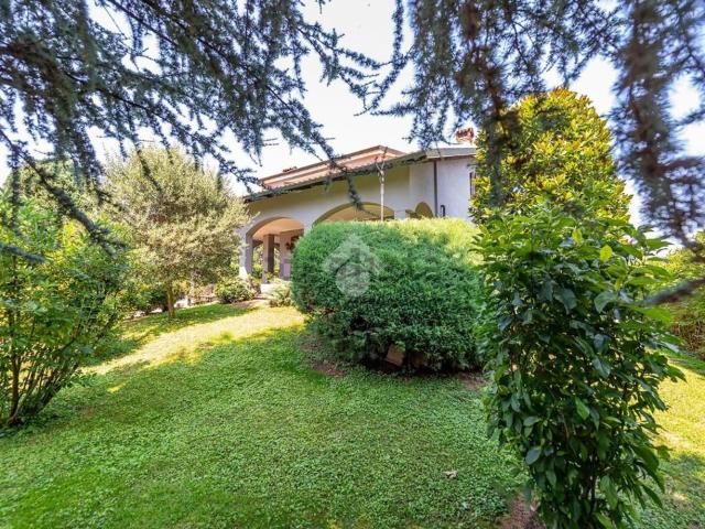 Case e ville in vendita di 360 m² in Via Giovanni Verga, 16