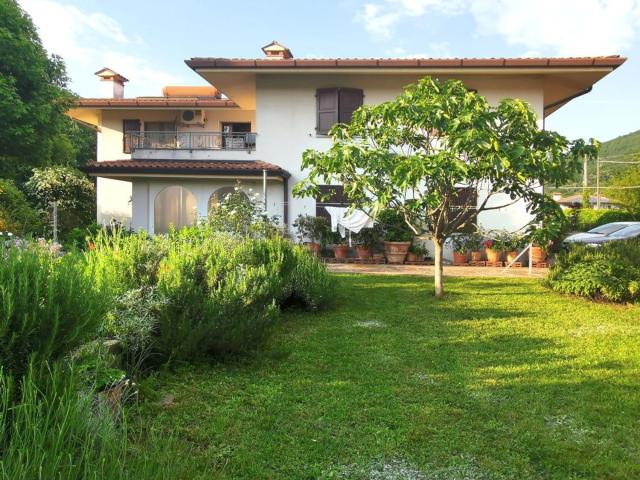 Case e ville in vendita di 360 m² in Via dei Molini
