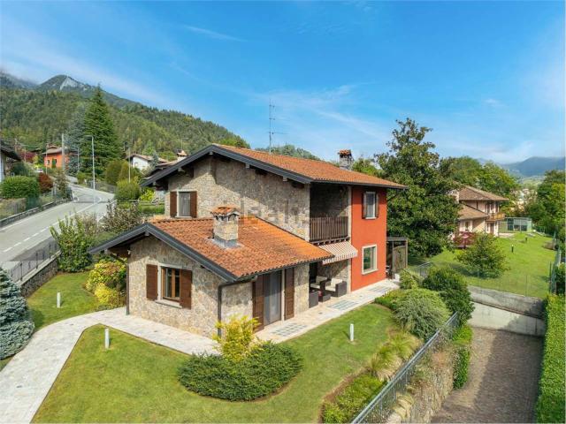 Case e ville in vendita di 360 m² in Via del Lò