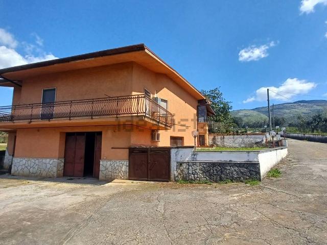Case e ville in vendita di 360 m² in Via dell&apos Auricola