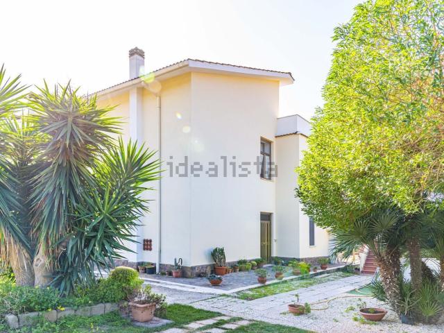 Case e ville in vendita di 360 m² in Via della Stella Polare, 21