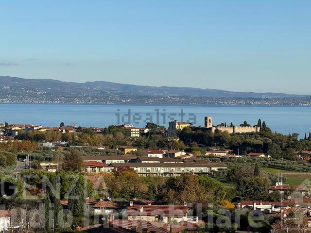 Case e ville in vendita di 360 m² in Via della Quercia