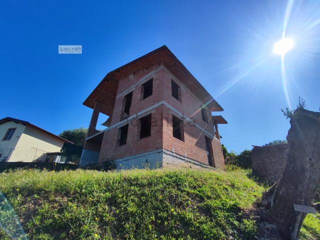 Case e ville in vendita di 360 m² in Via della Villa Terrazze, 85
