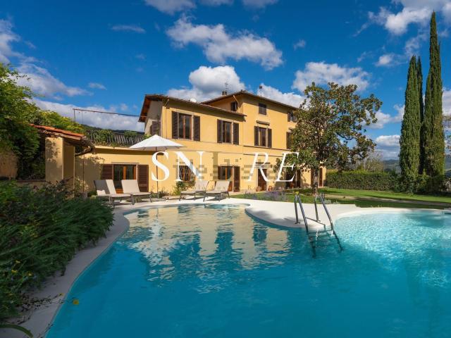Case e ville in vendita di 360 m² in Via delle rosa