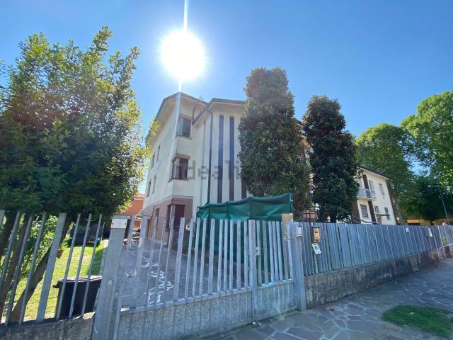 Case e ville in vendita di 360 m² in Via Francesco Maxia