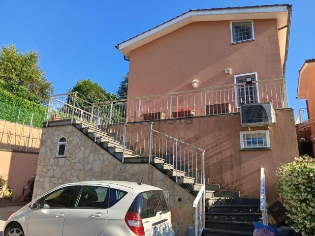 Case e ville in vendita di 360 m² in Via Orsa Minore, 12
