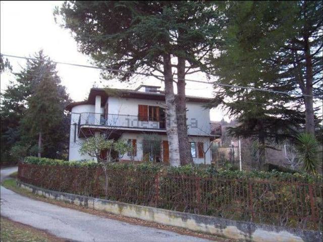 Case e ville in vendita di 360 m² in Via Loreto