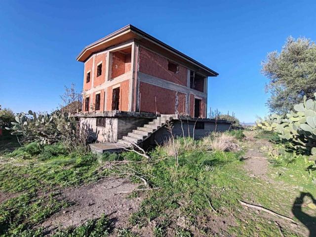 Case e ville in vendita di 360 m² in Via Mongibello, 22