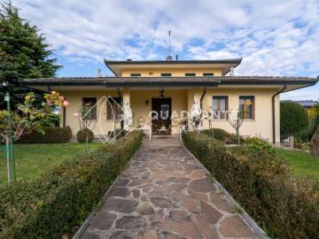 Case e ville in vendita di 360 m² in Via Monselice, 14