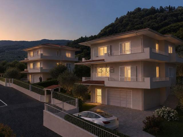 Case e ville in vendita di 360 m² in Via Montalese