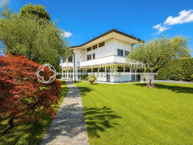 Case e ville in vendita di 360 m² in Via Michelangelo Buonarroti