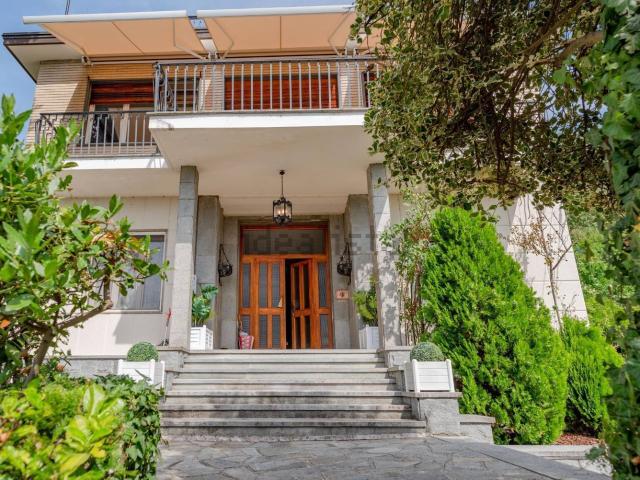 Case e ville in vendita di 360 m² in Via Mirabello, 3