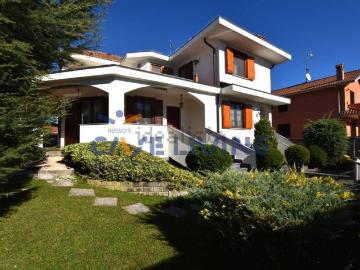 Case e ville in vendita di 360 m² in Via Niccolò Paganini, 26
