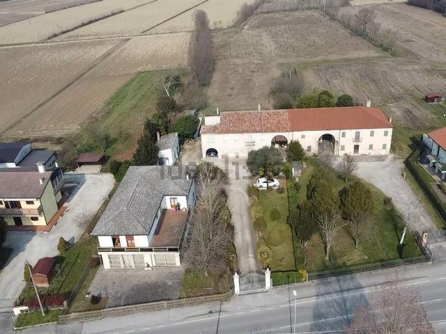 Case e ville in vendita di 360 m² in Via Stradona