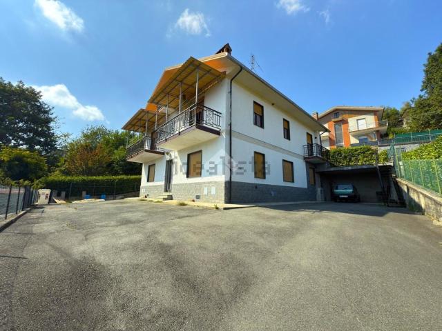 Case e ville in vendita di 360 m² in Via Paradiso, 1