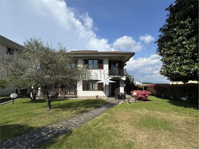 Case e ville in vendita di 360 m² in Via Roma, 4