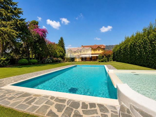 Case e ville in vendita di 360 m² in Via Ritomboli, 500
