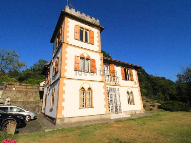 Case e ville in vendita di 360 m² in Via Rione Belvedere, 22