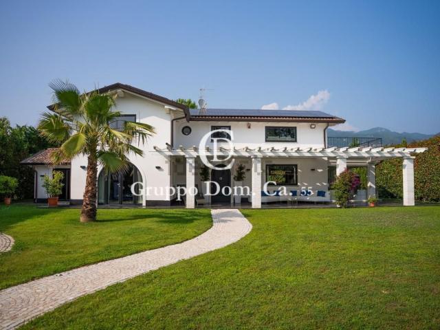 Case e ville in vendita di 360 m² in Via Tonfano, 63