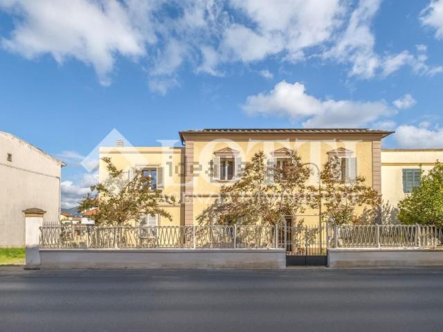 Case e ville in vendita di 360 m² in Via Tosco Romagnola, 804
