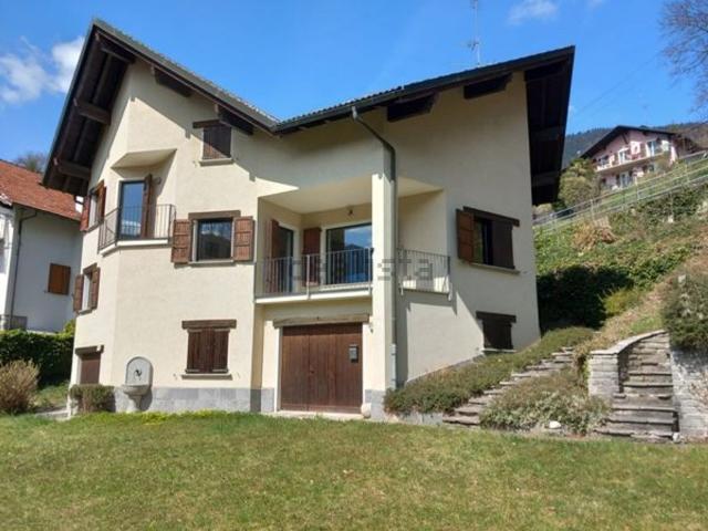 Case e ville in vendita di 360 m² in Via Vocogno