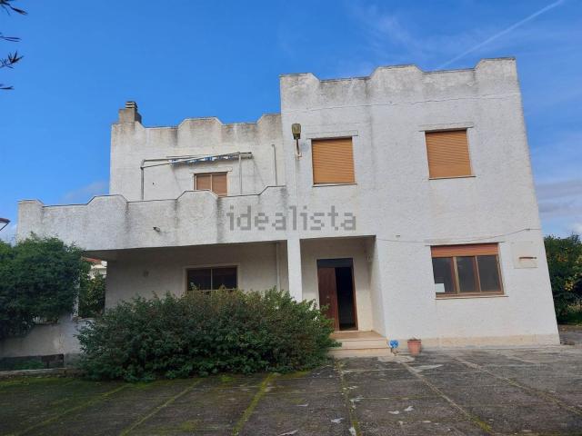 Case e ville in vendita di 360 m² in Viale San Francesco da Paola, 3