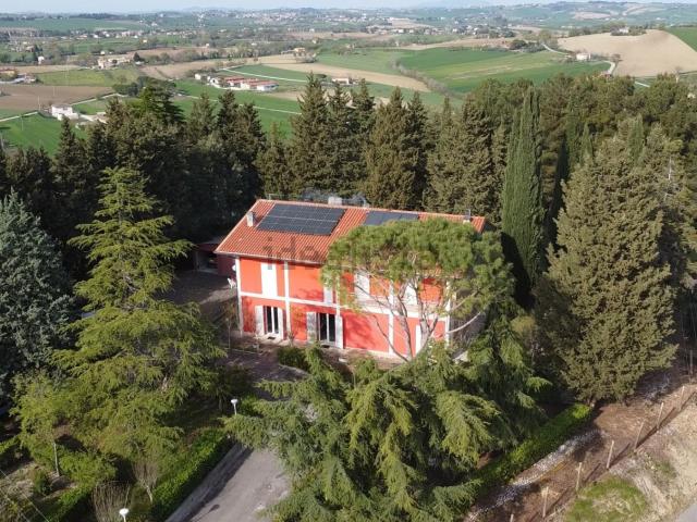Case e ville in vendita di 360 m² in Contrada Valchiusa