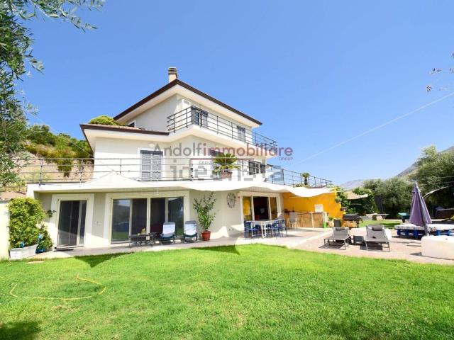 Case e ville in vendita di 360 m² in Contrada Calabretto