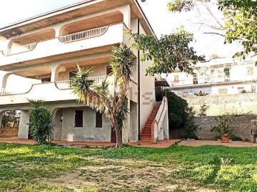 Case e ville in vendita di 360 m² in Contrada Caldara