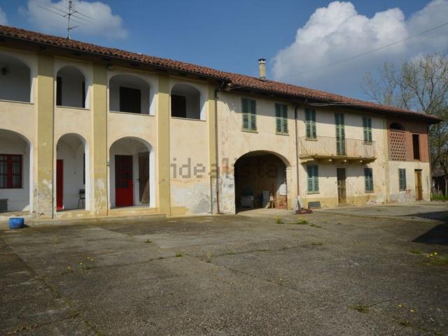 Case e ville in vendita di 360 m² in Frazione Valleandona, 128