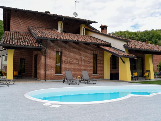 Case e ville in vendita di 360 m² in Frazione San Pietro