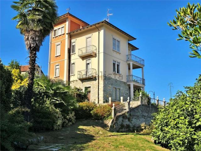 Case e ville in vendita di 360 m² in Piazza San Michele, 5