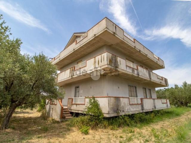 Case e ville in vendita di 360 m² in Strada Iachini, 21
