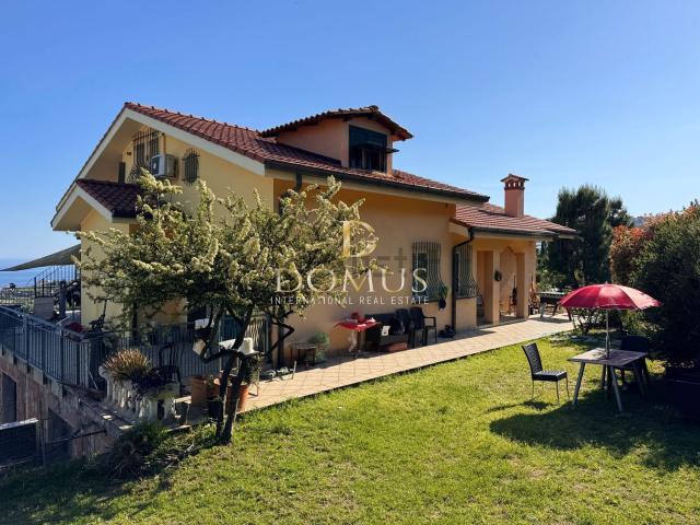 Case e ville in vendita di 360 m² in Strada Privata delle Rose, 30