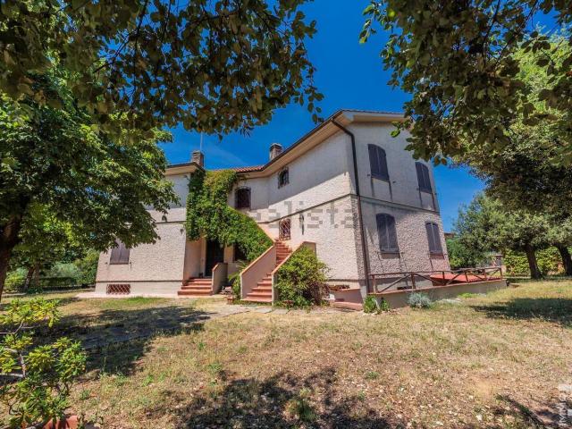 Case e ville in vendita di 360 m² in Strada Provinciale Ingegnere
